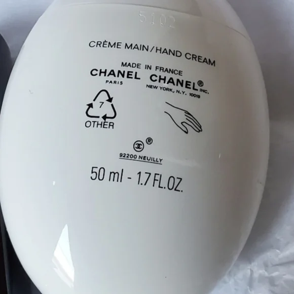 NEW Chanel La crème main Hand Cream - Picture 3 of 3